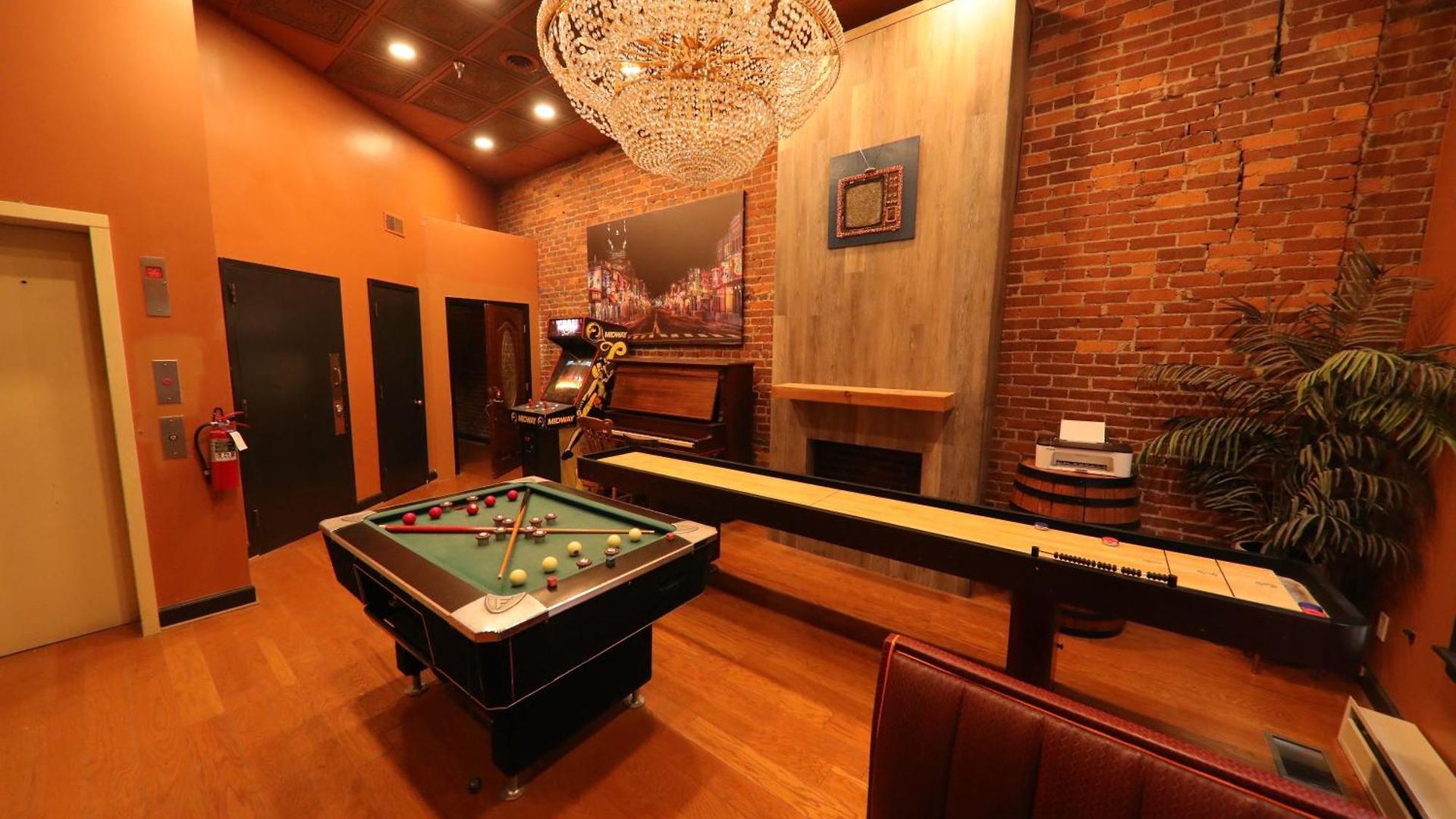 Broadway 4br 2bth 2500sf Art Gallery And Steam * Nashville