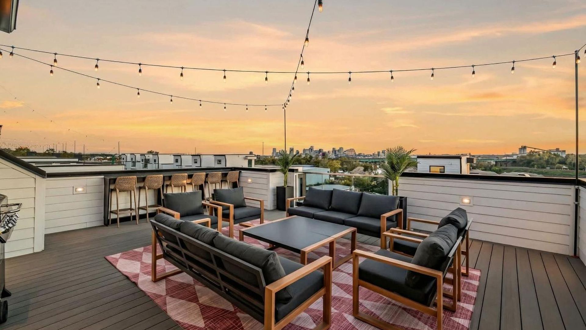Holiday home Disco Themed Hot Tub & Rooftop Decks In