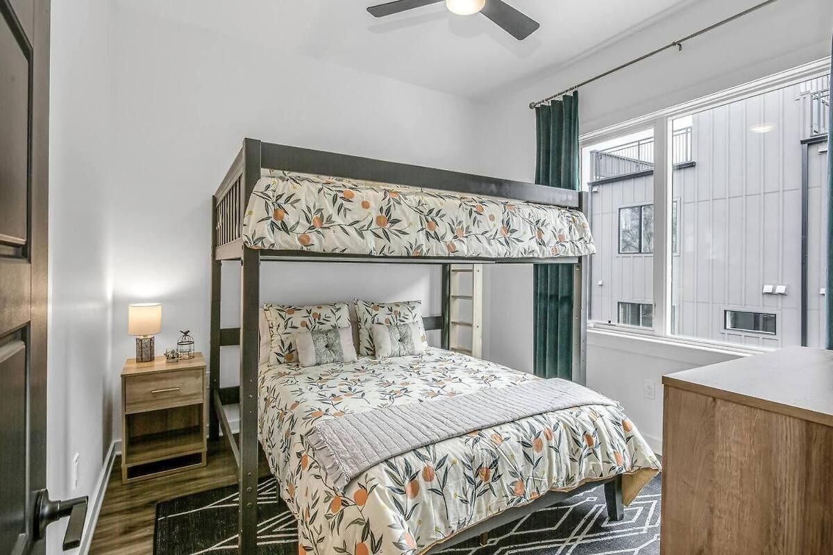 Johnny And June House - Walk To Bars Quick Uber To Downtown Holiday home *