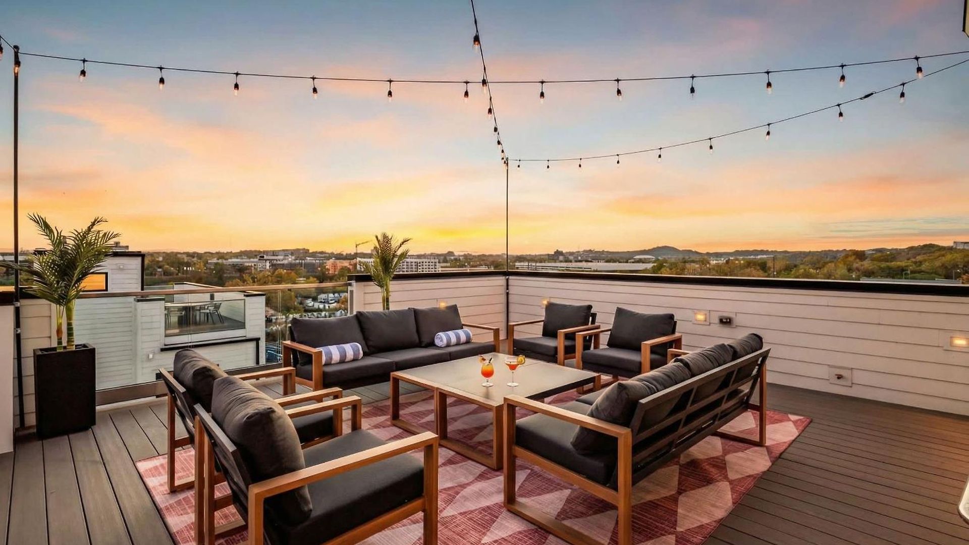 Disco Themed Hot Tub & Rooftop Decks In *