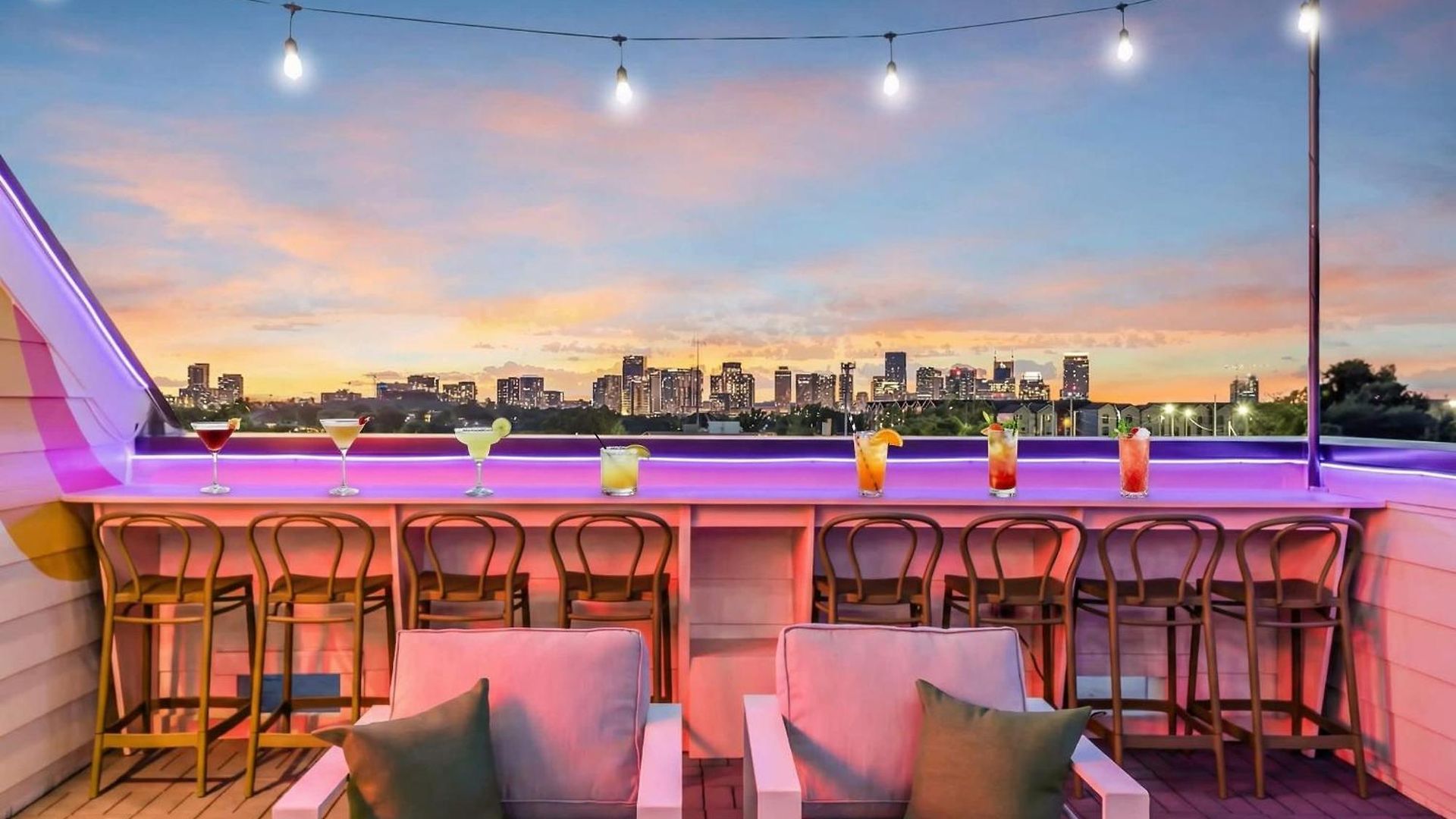 Game & Rooftop Deck At Downtown