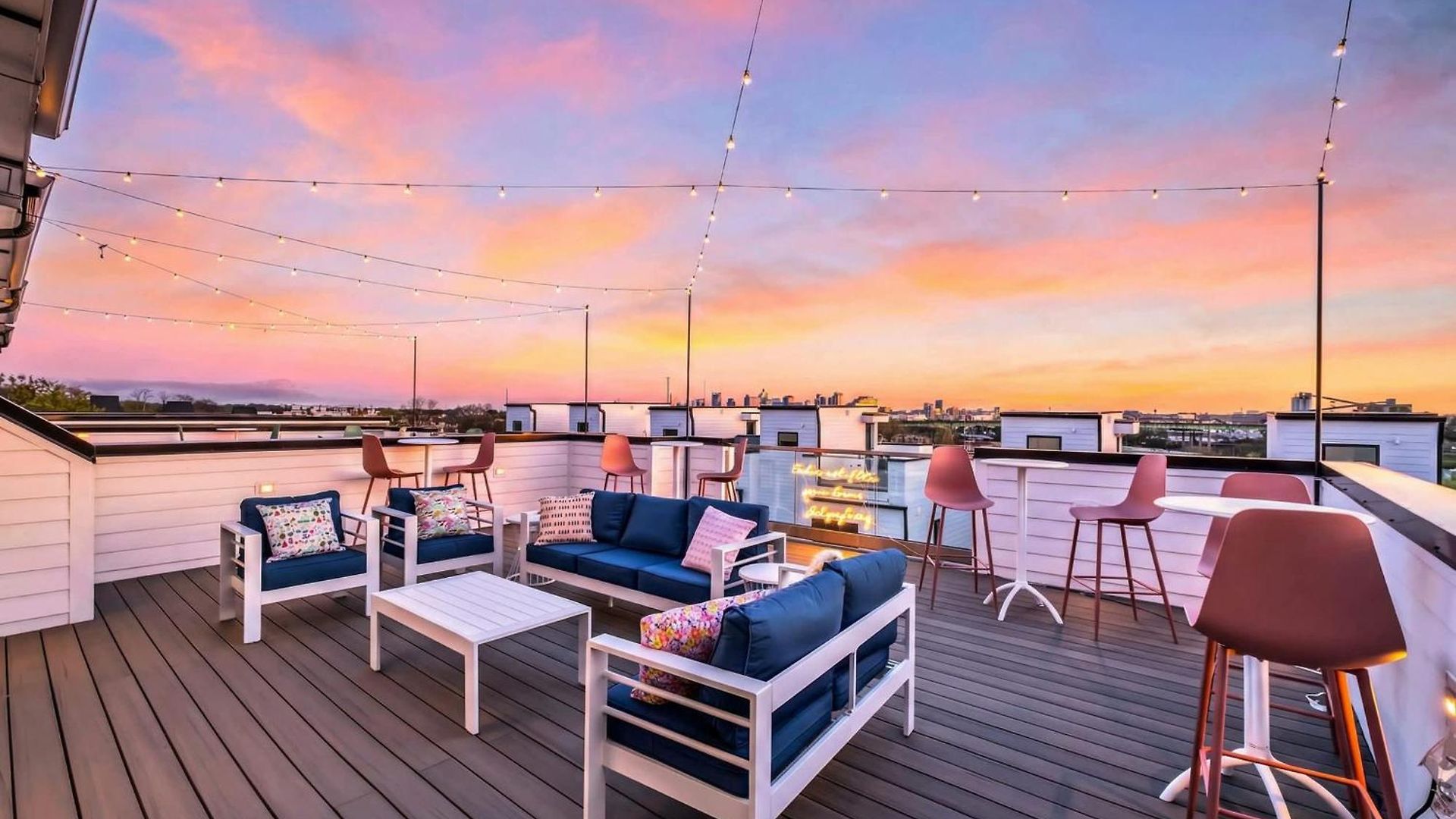 Taylor Swift Inspired Hot Tub Rooftop Deck Views *