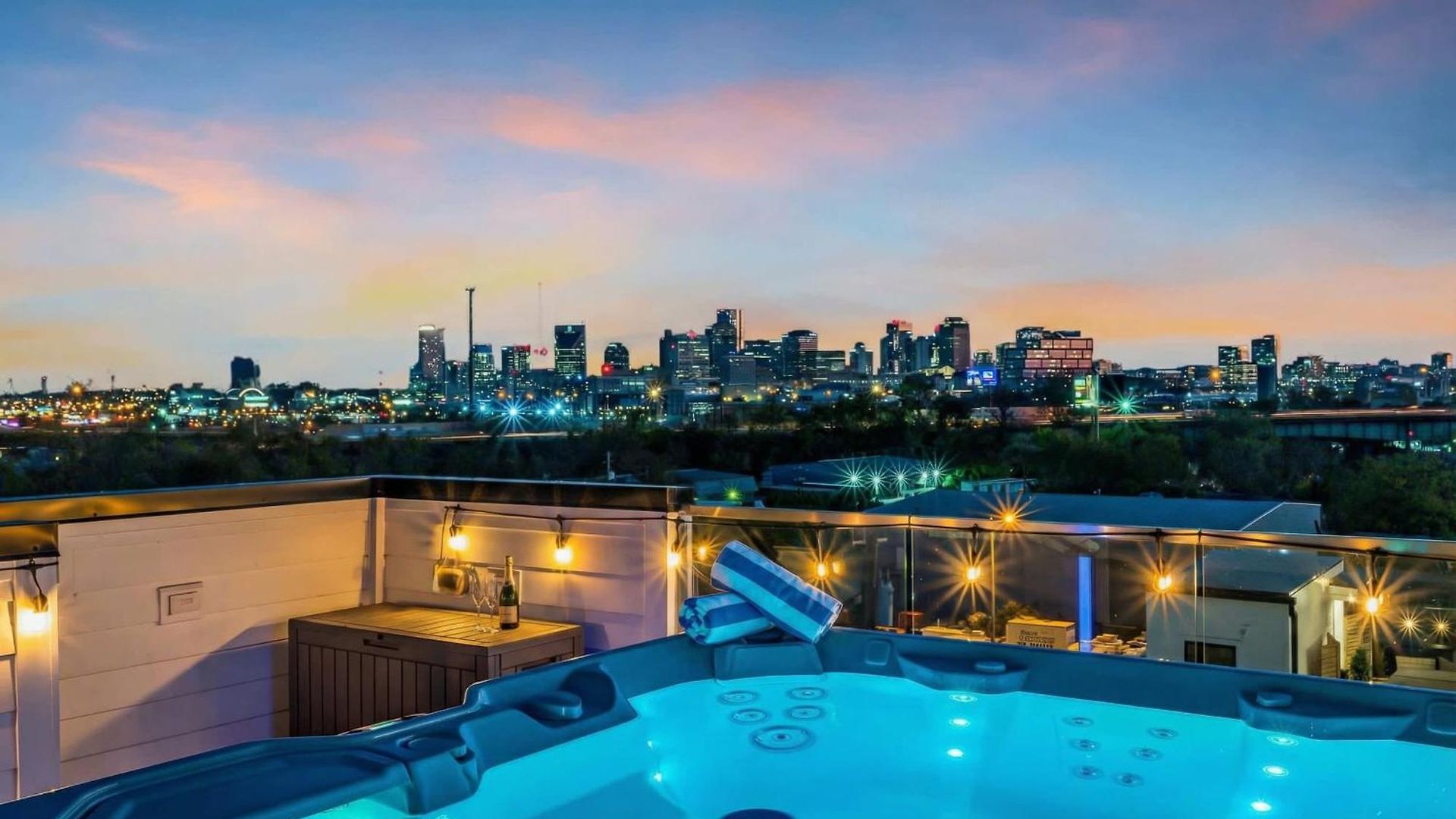 Holiday home Rooftop Hot Tub Views Pac-man Pool Table Nashville