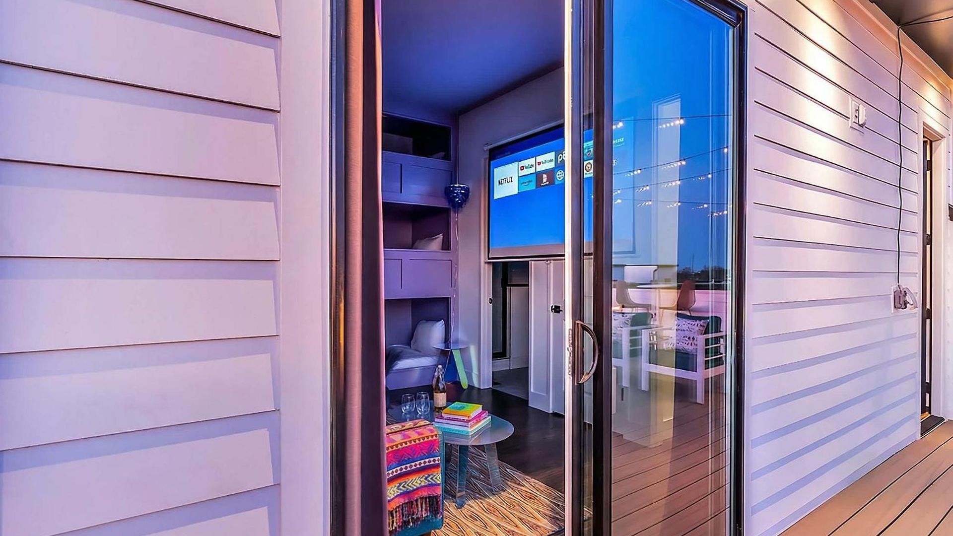 Taylor Swift Inspired Hot Tub Rooftop Deck Views Holiday home *