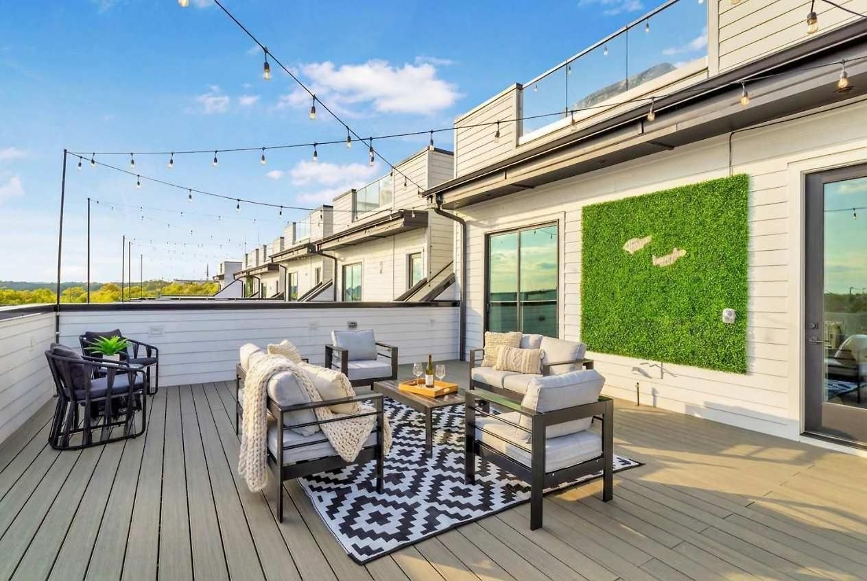 Double Rooftop Decks Hot Tub Karaoke Holiday home Nashville