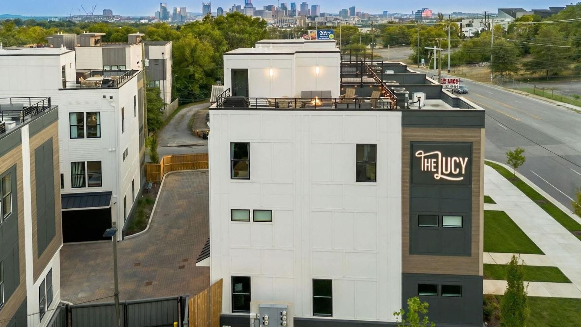 Luxe 4br Retreat With Rooftop Fire Pit & Garage Holiday home *