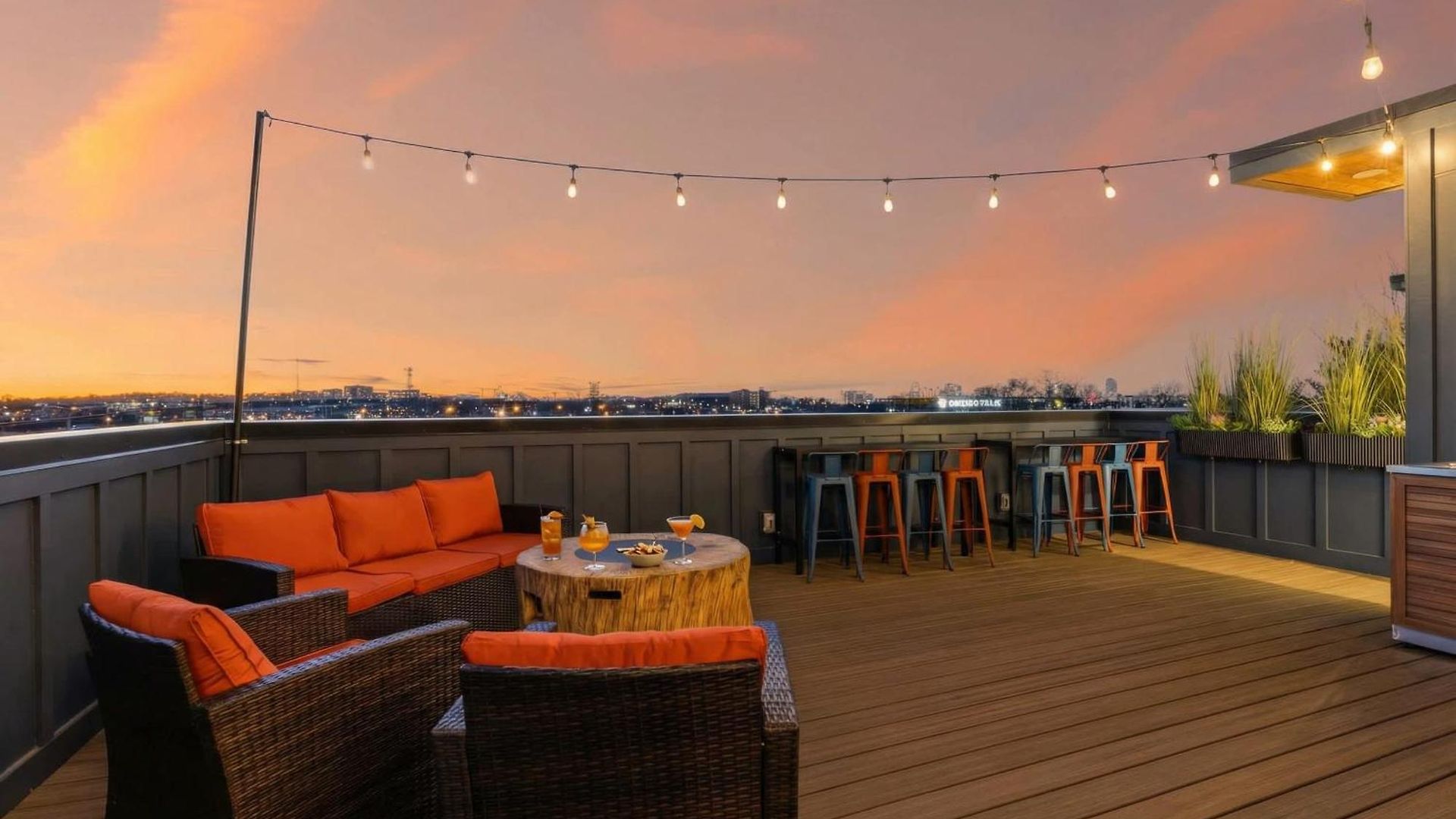 Hot Tub Poker Pool Table & Rooftop Mls View