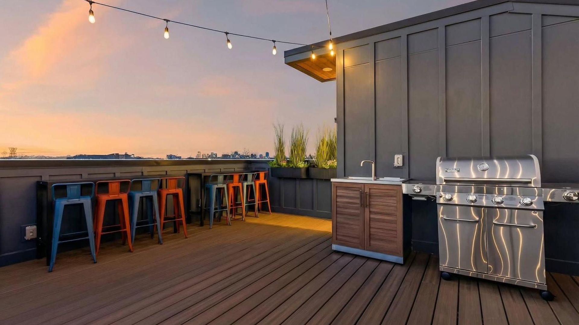 Hot Tub Poker Pool Table & Rooftop Mls View * Nashville