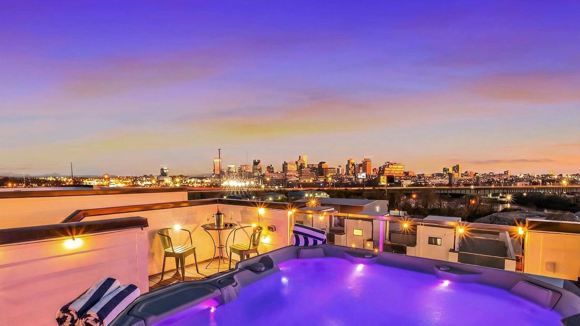 Taylor Swift Inspired Hot Tub Rooftop Deck Views Holiday home *
