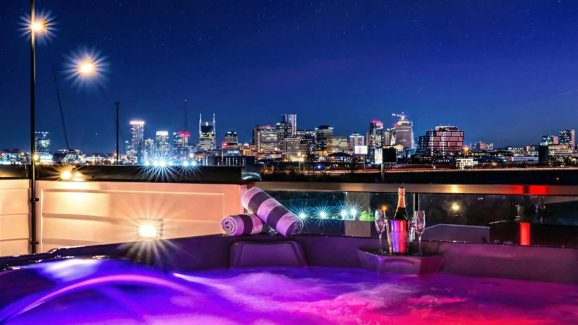 Taylor Swift Inspired Hot Tub Rooftop Deck Views Nashville