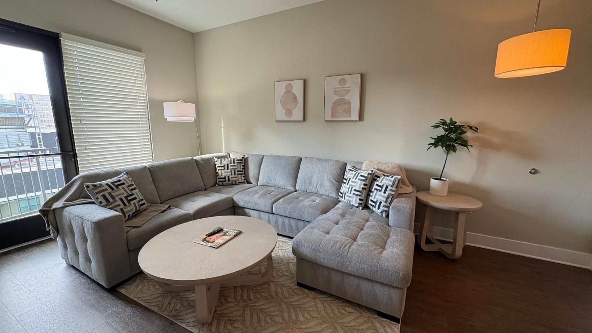 -new-the Nash Luxe, Pool, Gym, Nightlife! Apartment