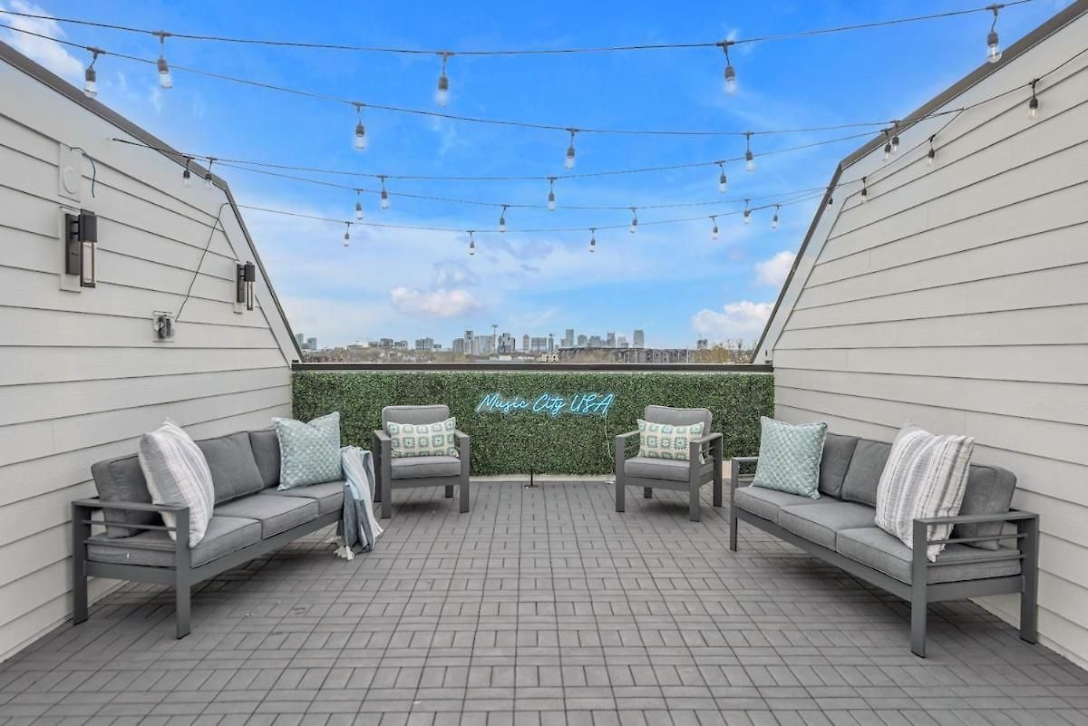 Combined Townhome With 26 Beds - 2 Rooftops! * Nashville