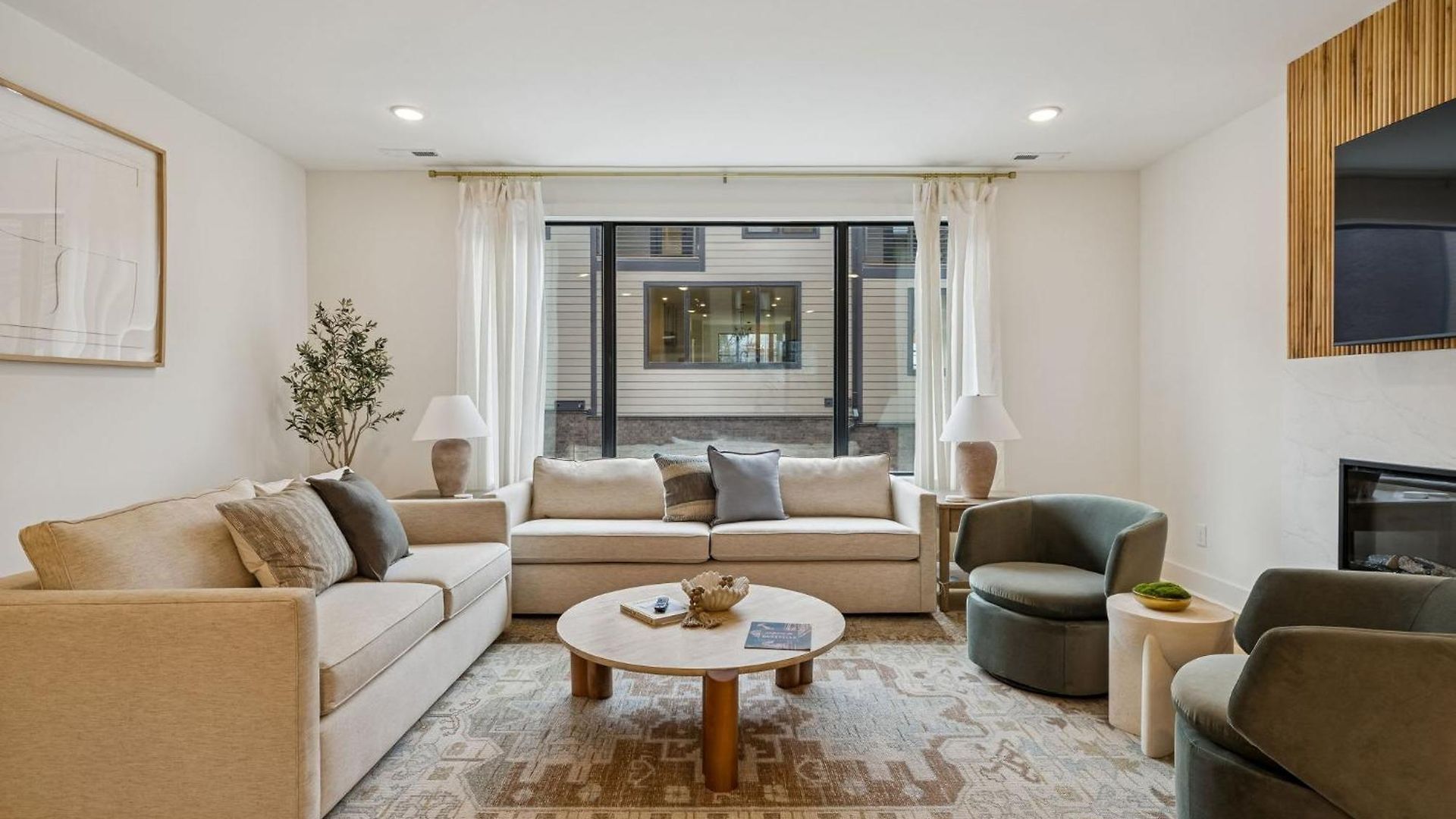 Chic Nash Townhouse Rooftop Patio And Views Holiday home *