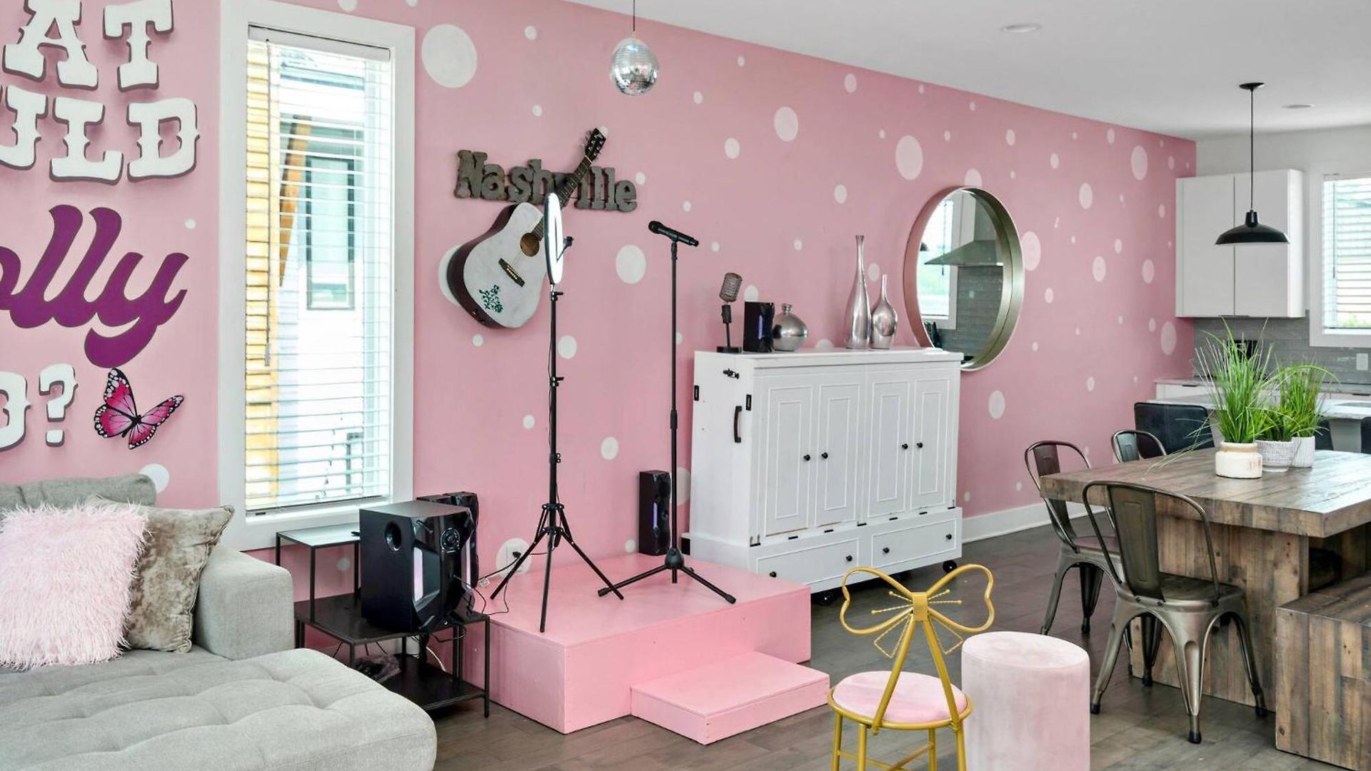 Hottub/karaoke-10m Dt-beg Your Parton? Dolly's Hm Holiday home *