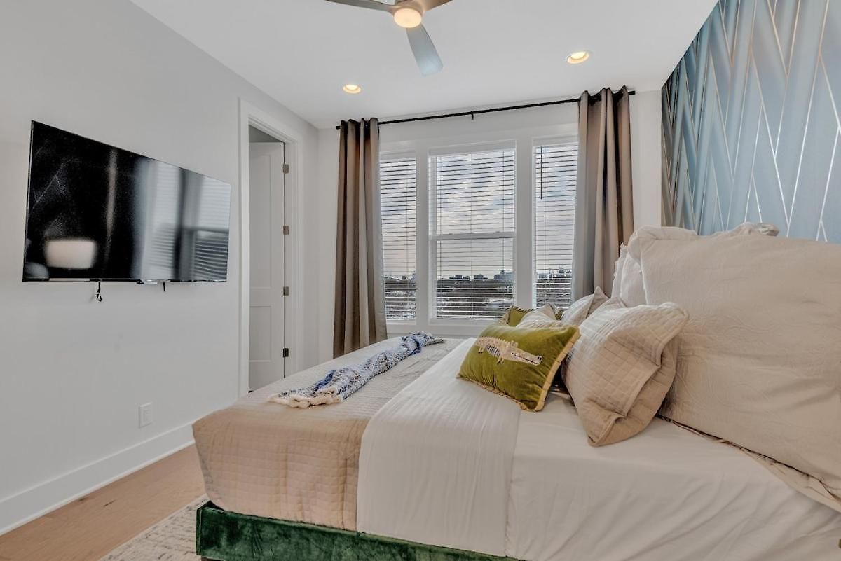 Combined Townhome With 26 Beds - 2 Rooftops! Holiday home