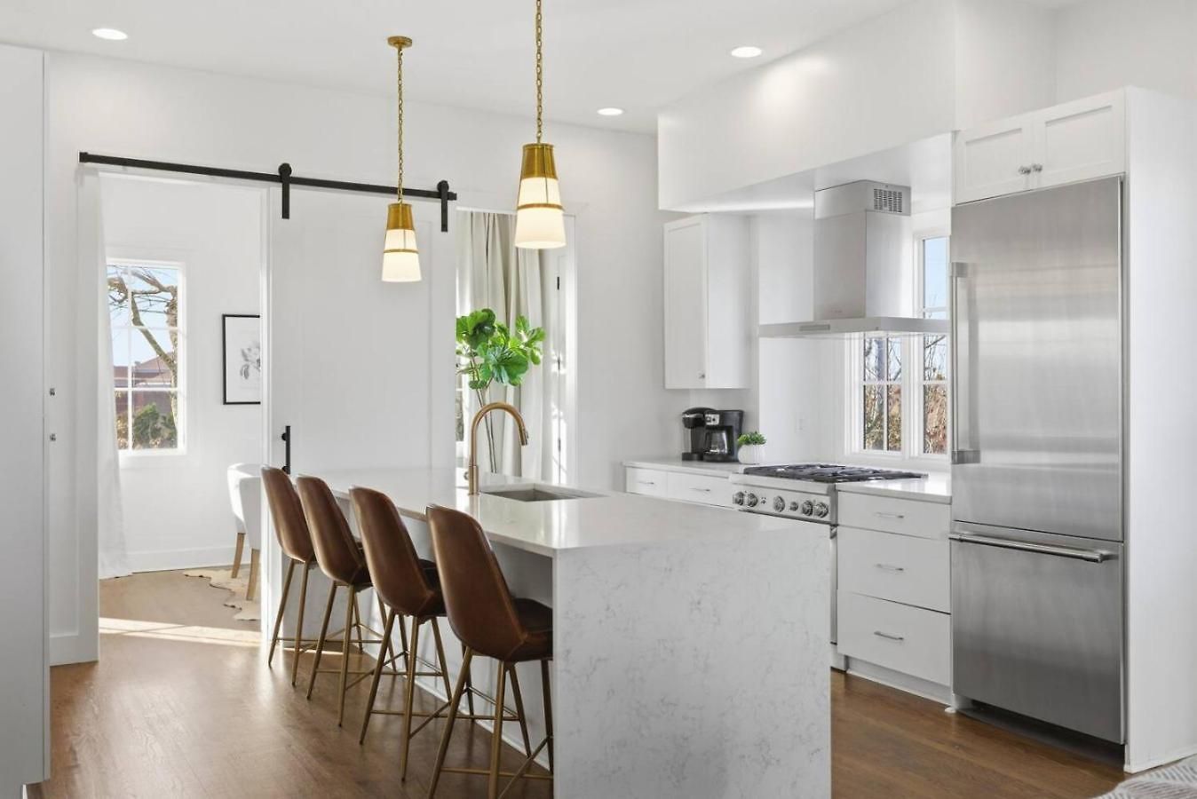 Near Vanderbilt And Belmont With Garage, Pool Table Holiday home