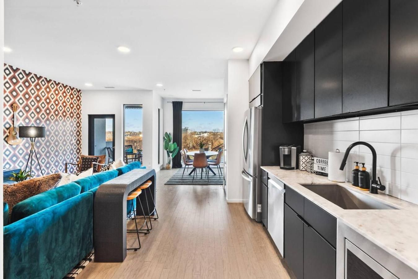 Riverfront Walk To Downtown With Garage Parking Holiday home