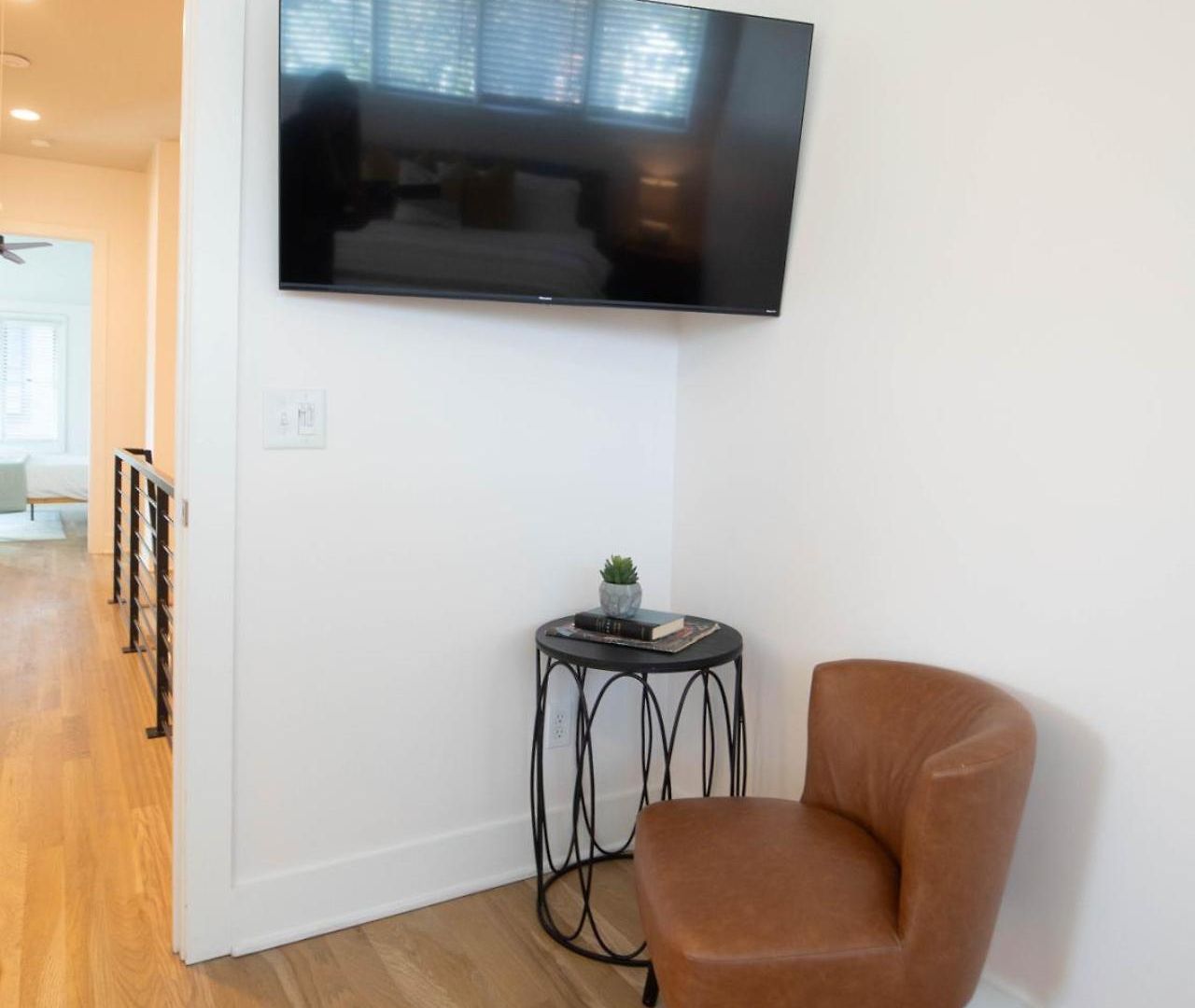 Modern Retreat 4 Bedroom 3 5 Ba Walk To East Nash Gems