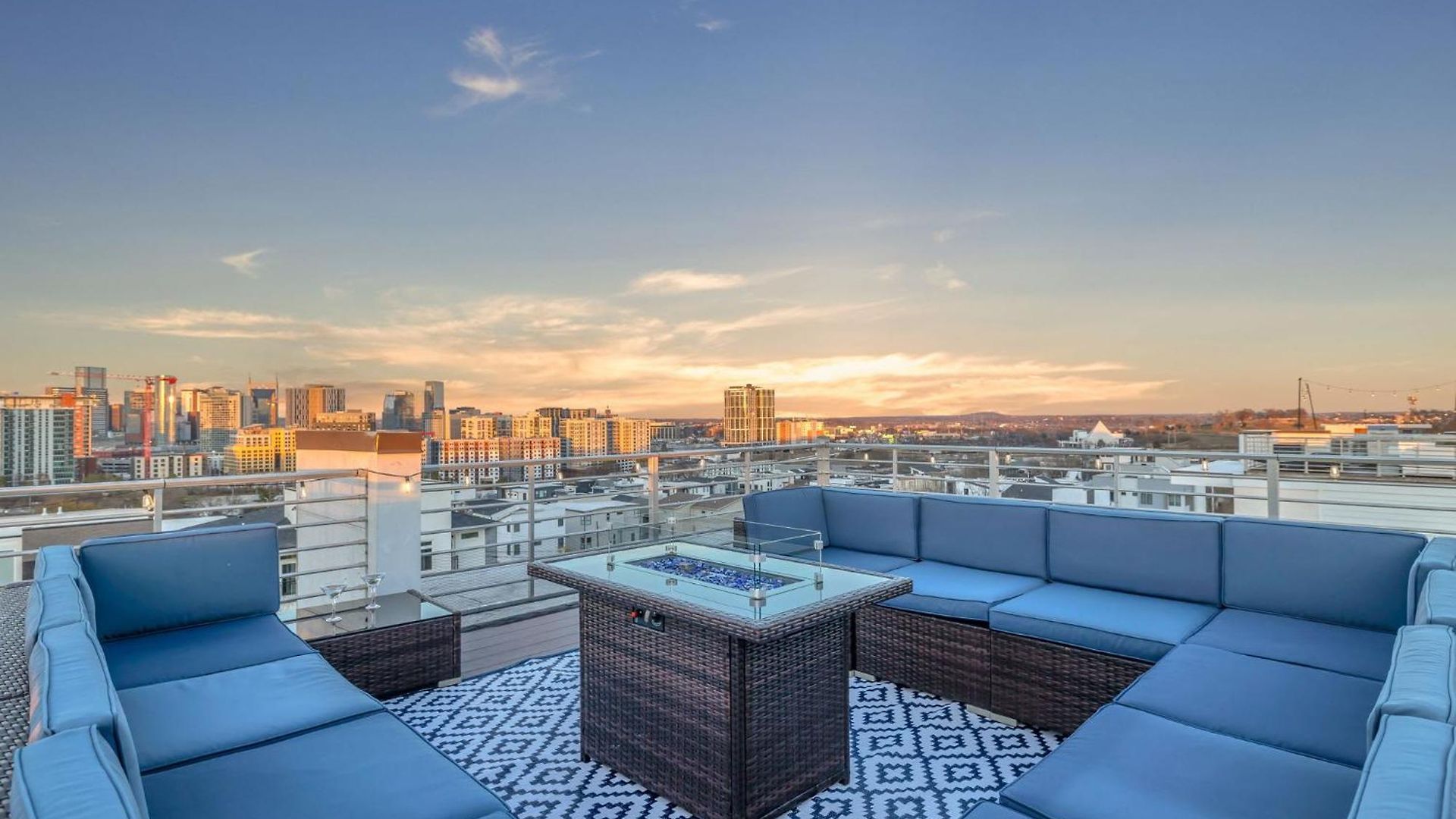 Holiday home The Skyline Social - Retreat & Private Rooftop *