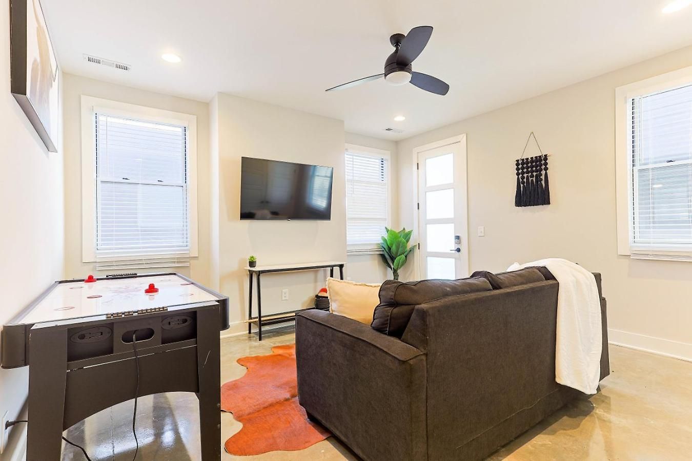 Brand New Townhome In The Heart Of The Holiday home Nashville