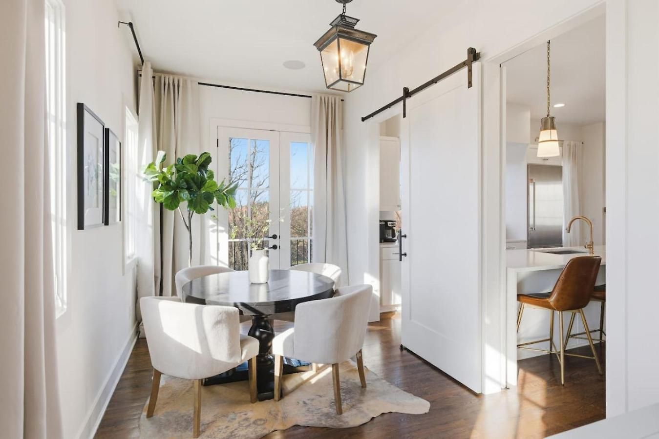 Near Vanderbilt And Belmont With Garage, Pool Table Holiday home *