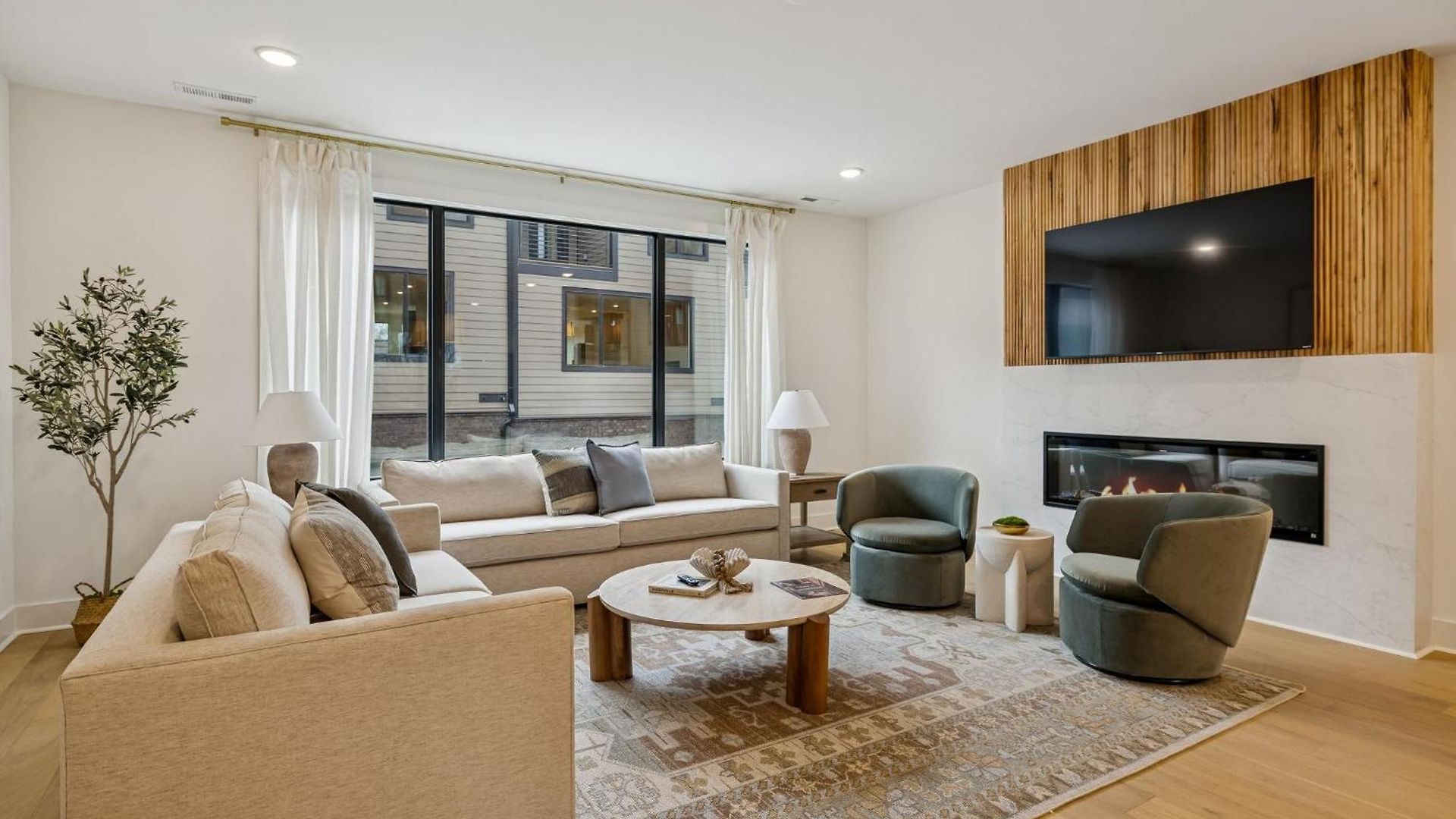 Holiday home Chic Nash Townhouse Rooftop Patio And Views