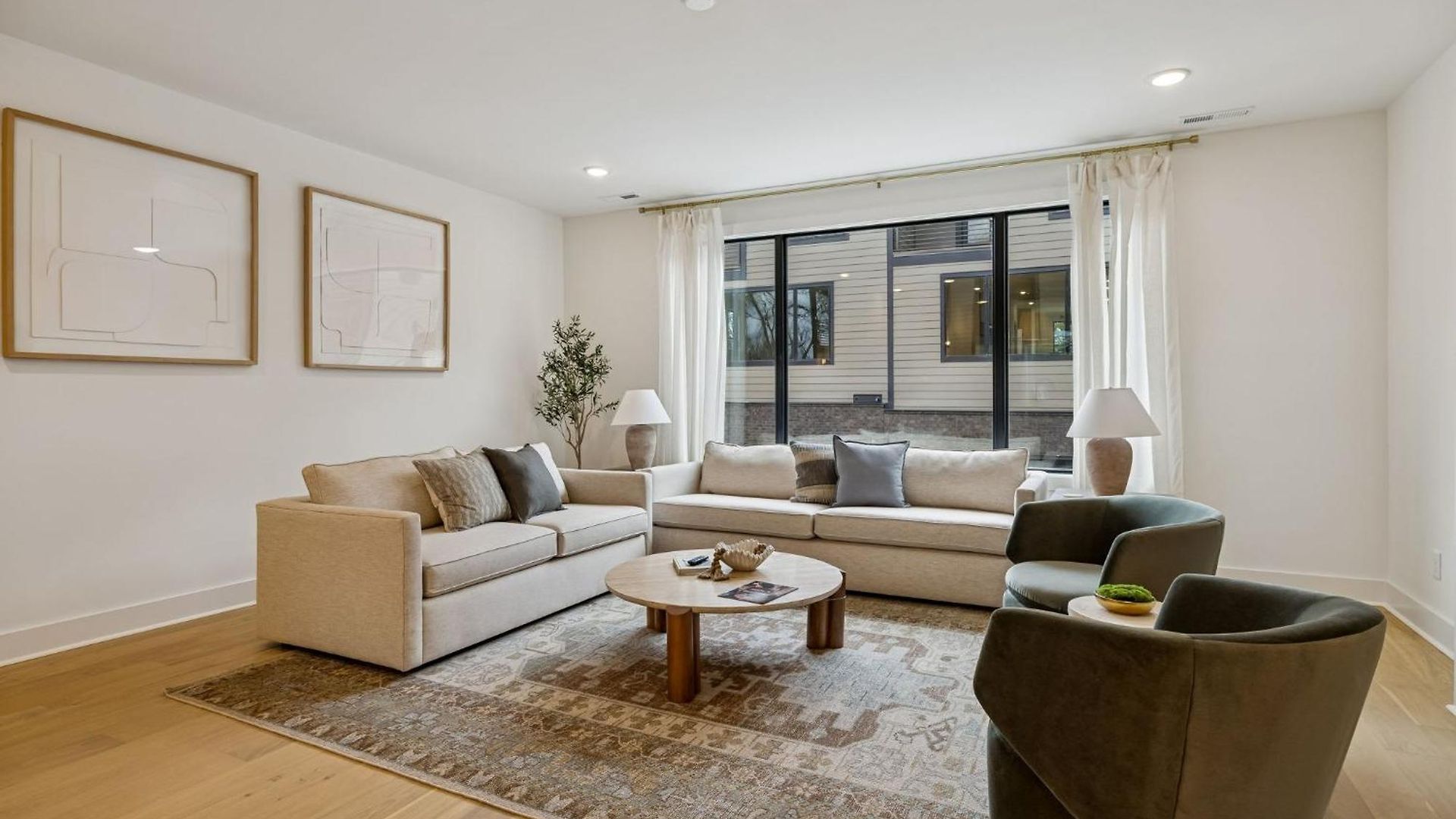 Holiday home Chic Nash Townhouse Rooftop Patio And Views