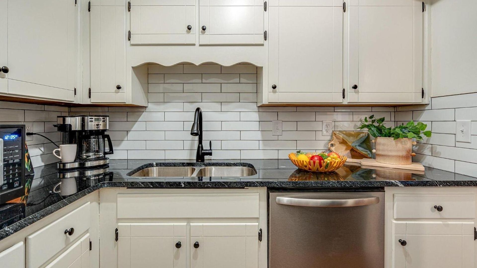 Boho West - West End - 3 Mins To Broadway *