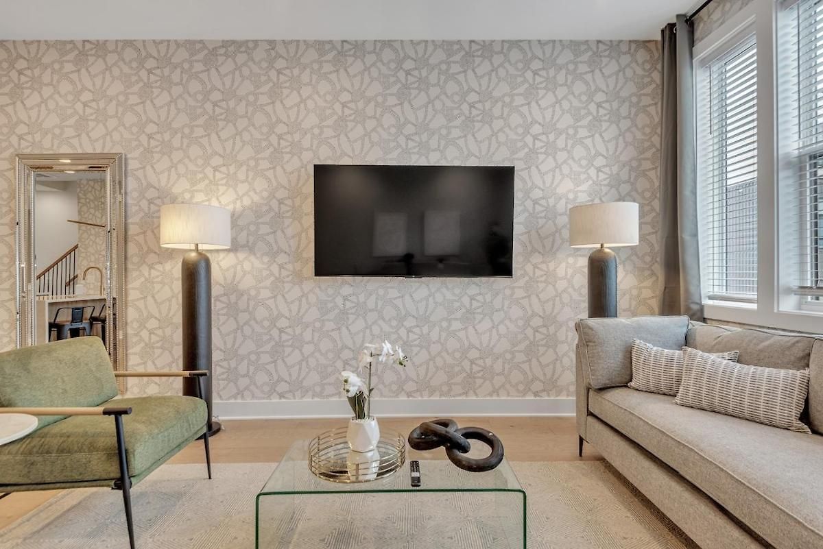 Combined Townhome With 26 Beds - 2 Rooftops! Holiday home