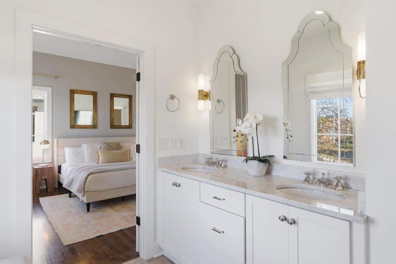 Near Vanderbilt And Belmont With Garage, Pool Table Holiday home