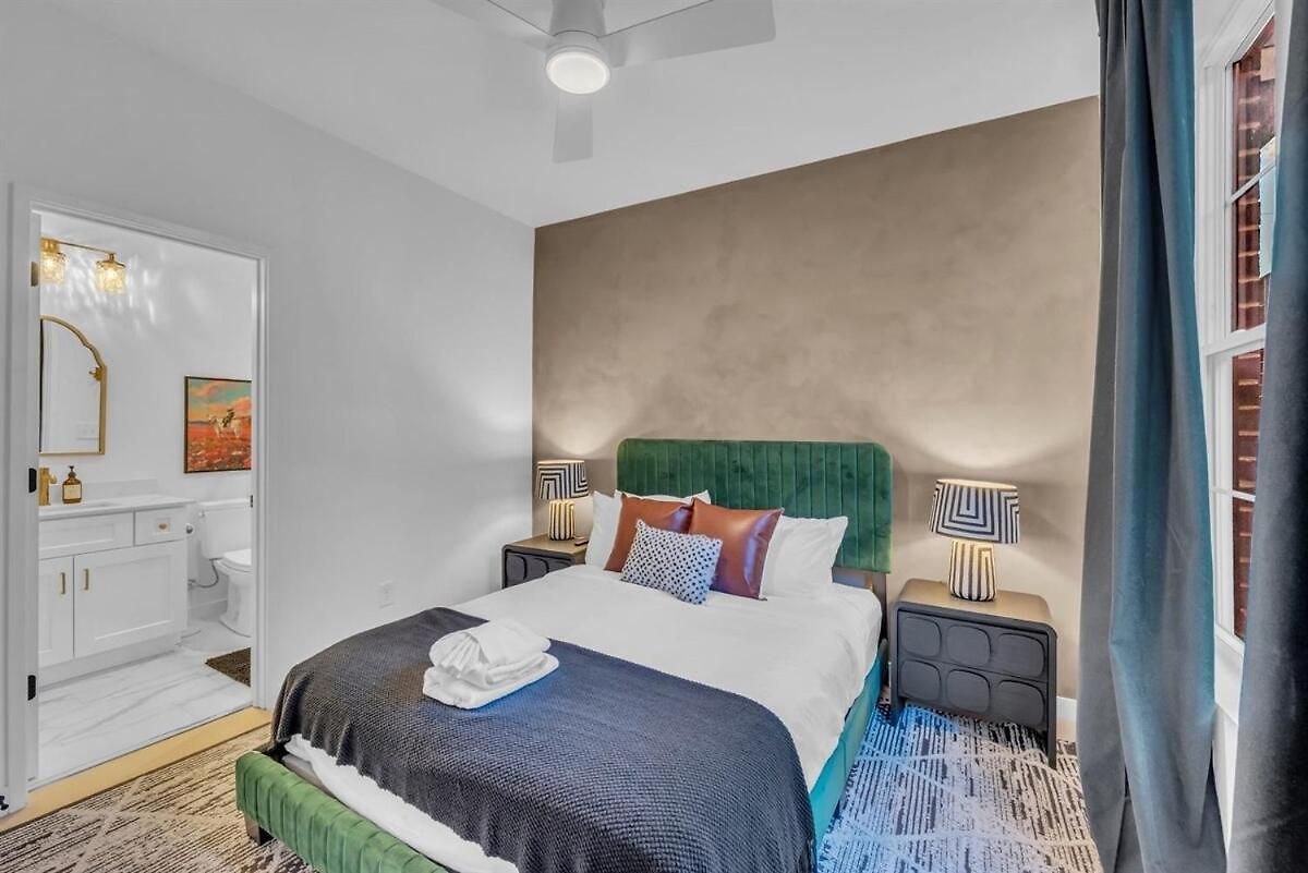 Stylish 5br Retreat W Rooftop Hot Tub