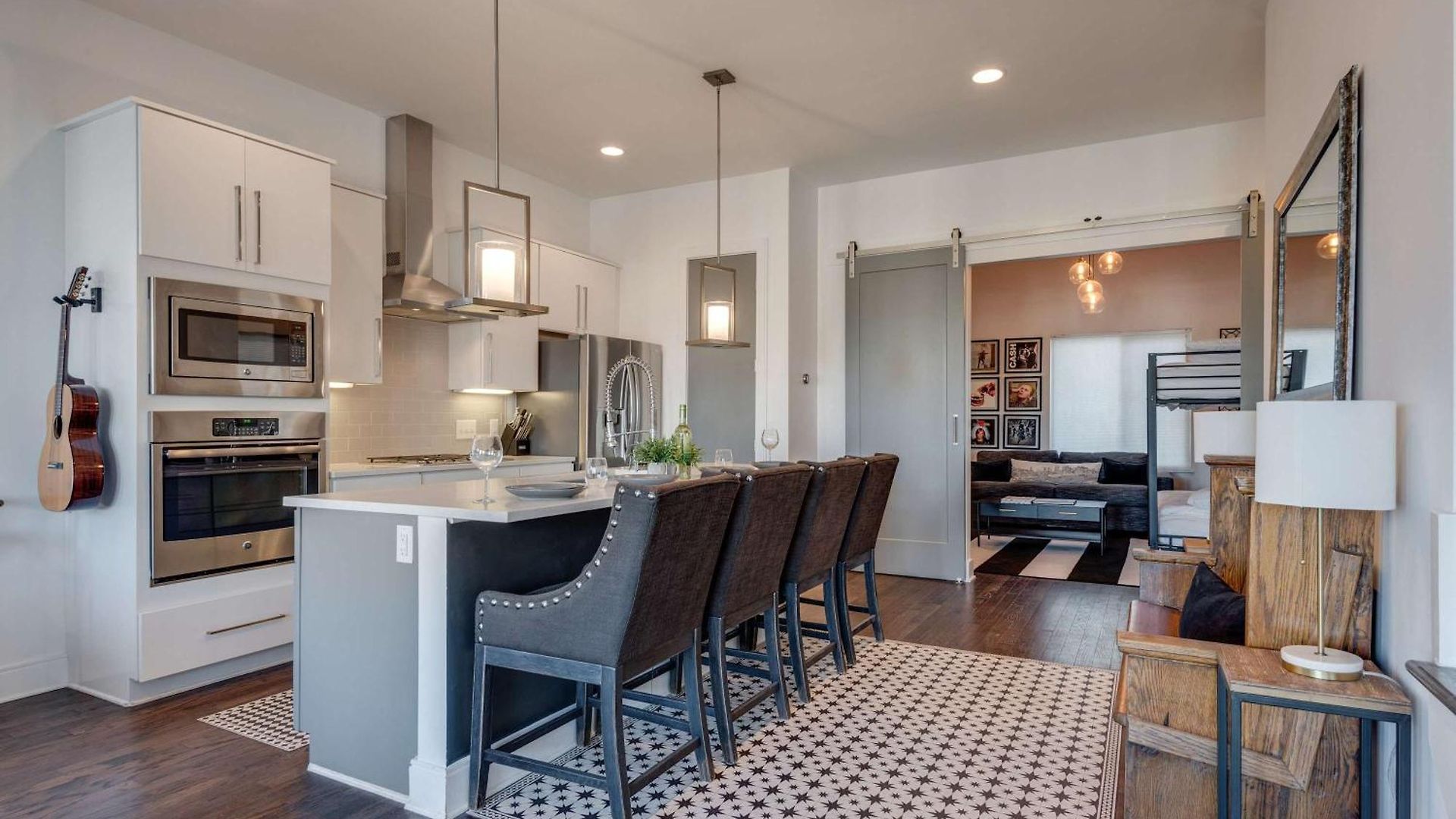 The Skyline Social - Retreat & Private Rooftop