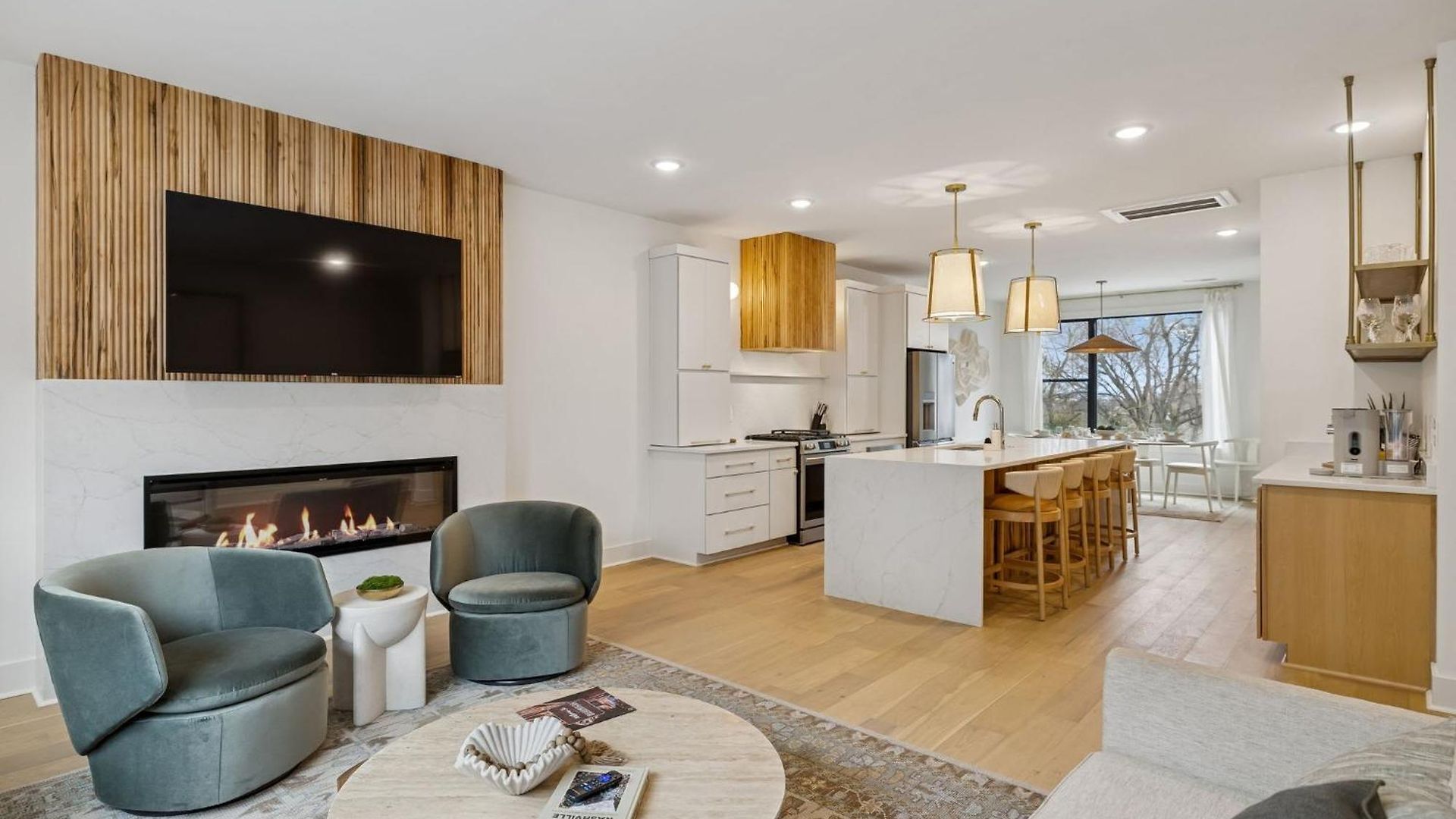 Chic Nash Townhouse Rooftop Patio And Views