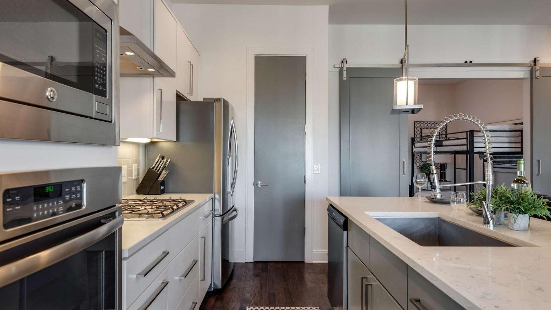The Skyline Social - Retreat & Private Rooftop Holiday home
