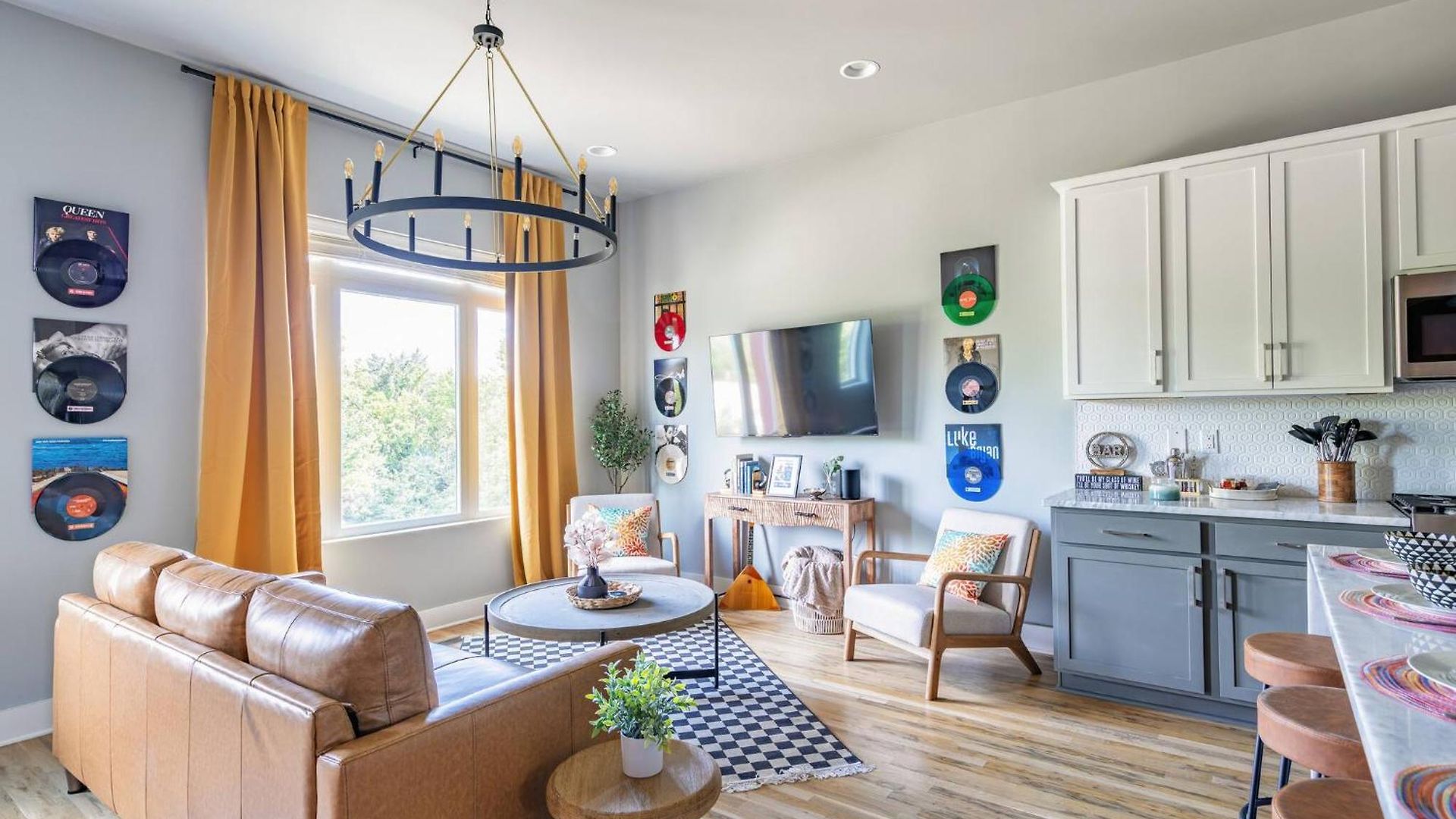 Skyline Rooftop • Game • Sonos Audio Holiday home