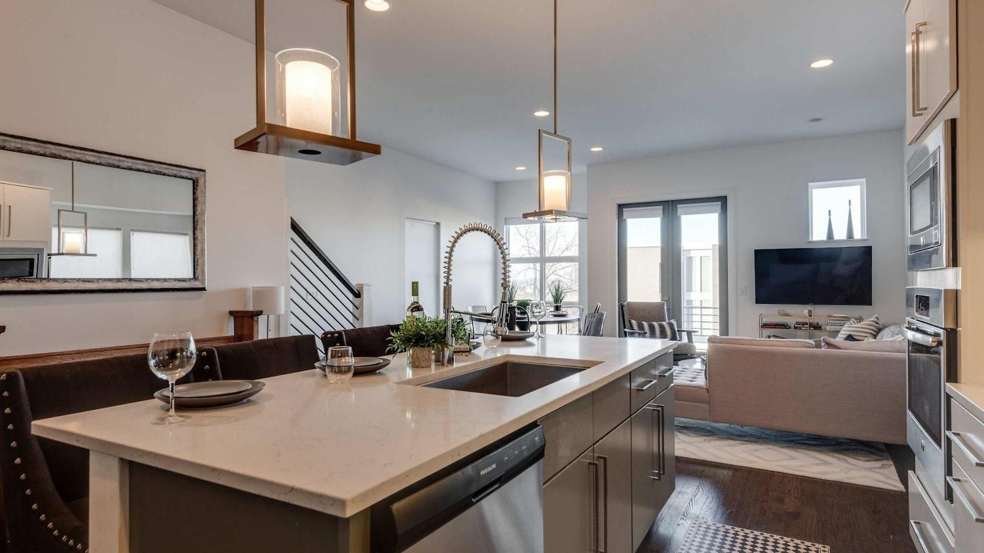 The Skyline Social - Retreat & Private Rooftop *