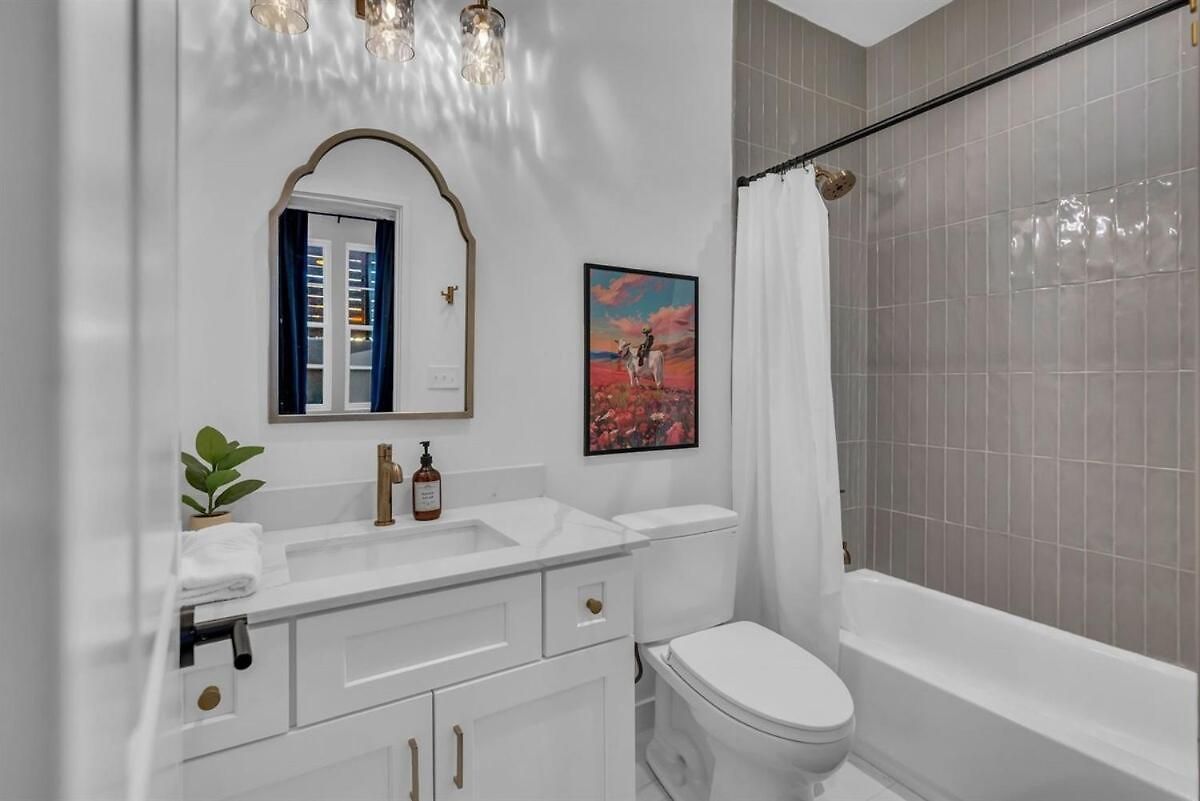 Stylish 5br Retreat W Rooftop Hot Tub Nashville