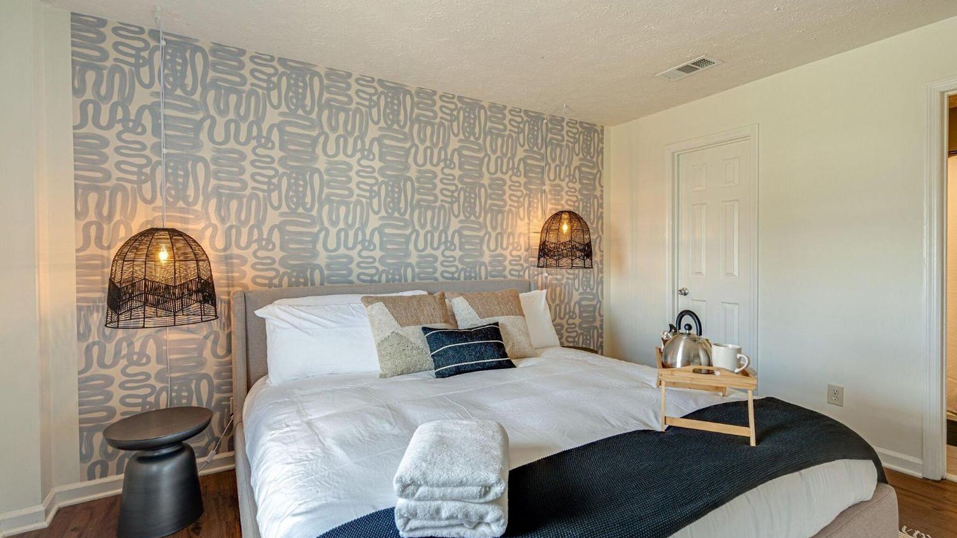 Holiday home Boho West - West End - 3 Mins To Broadway