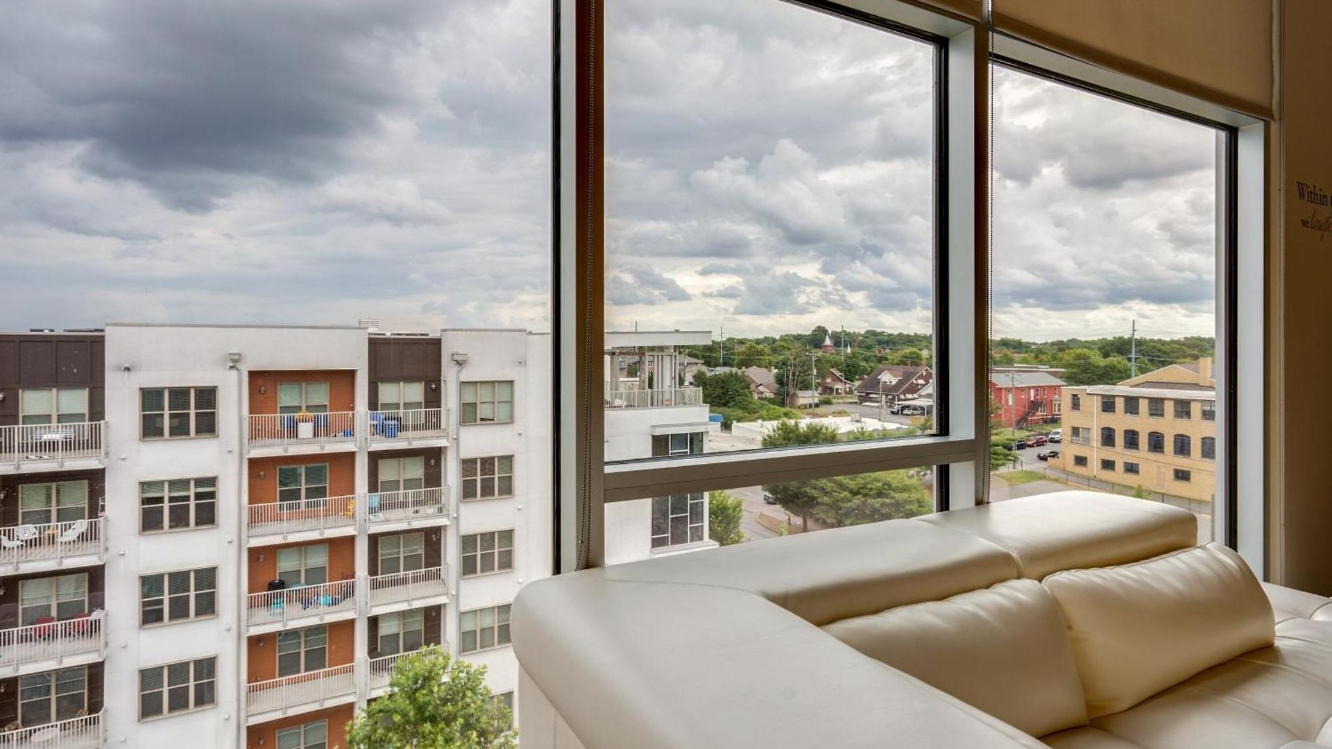 Floor Living 1br 30 Day Min With Rooftop Deck *
