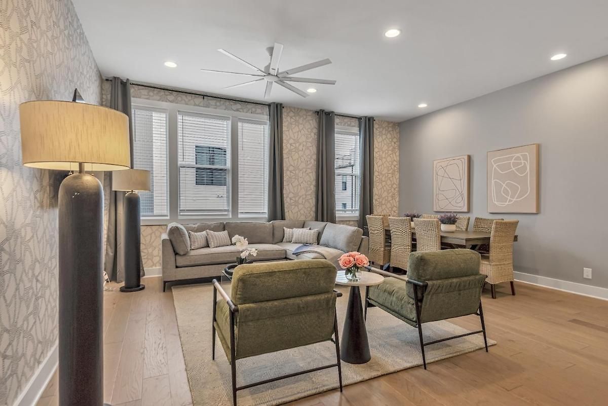 Combined Townhome With 26 Beds - 2 Rooftops!