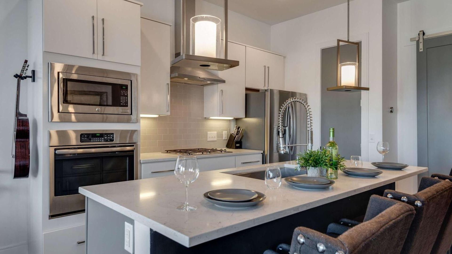 The Skyline Social - Retreat & Private Rooftop *