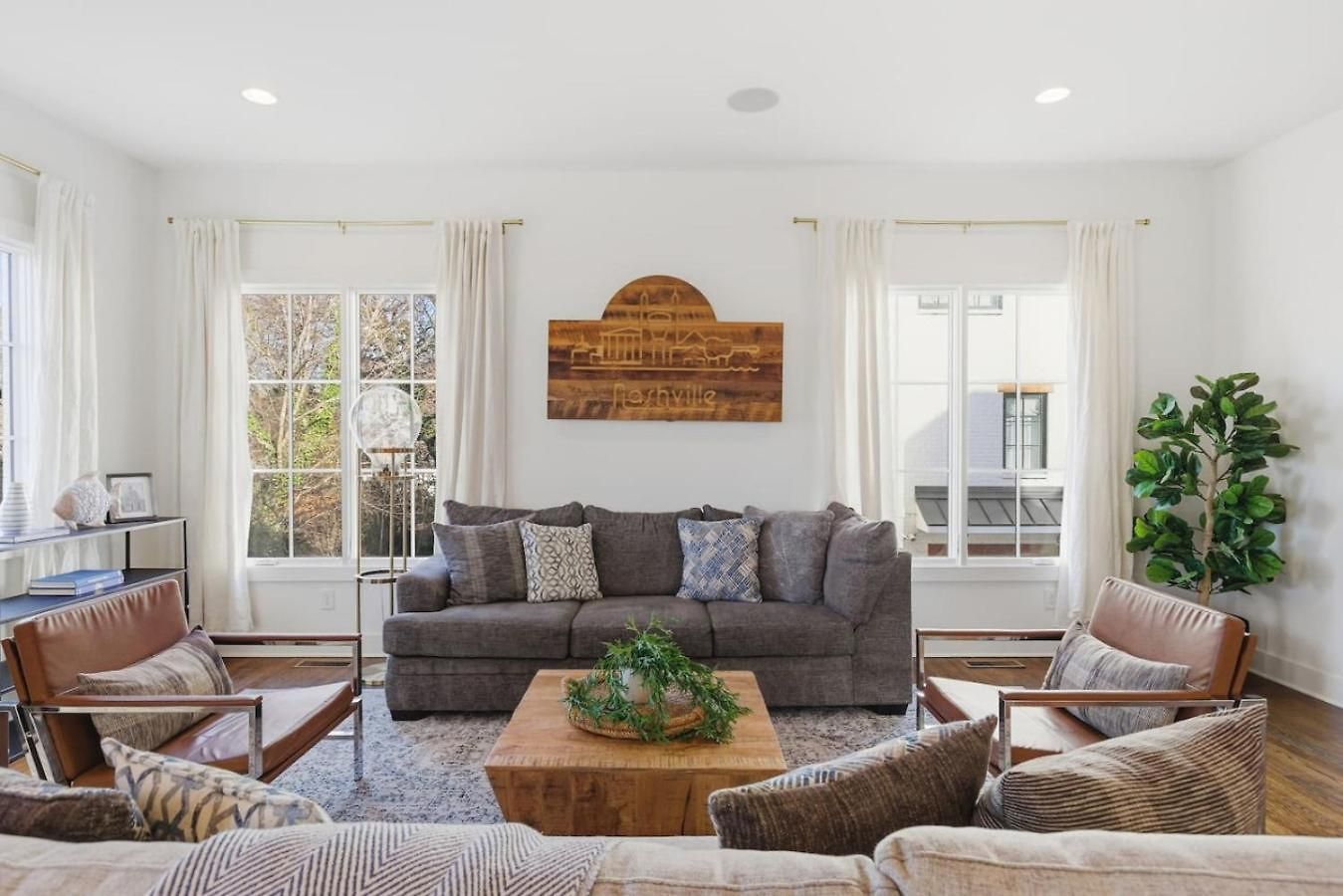 Near Vanderbilt And Belmont With Garage, Pool Table *