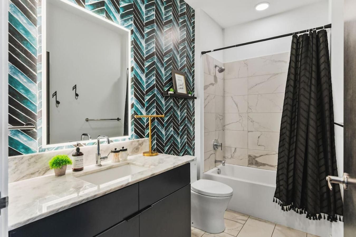 Holiday home Riverfront Walk To Downtown With Garage Parking Nashville
