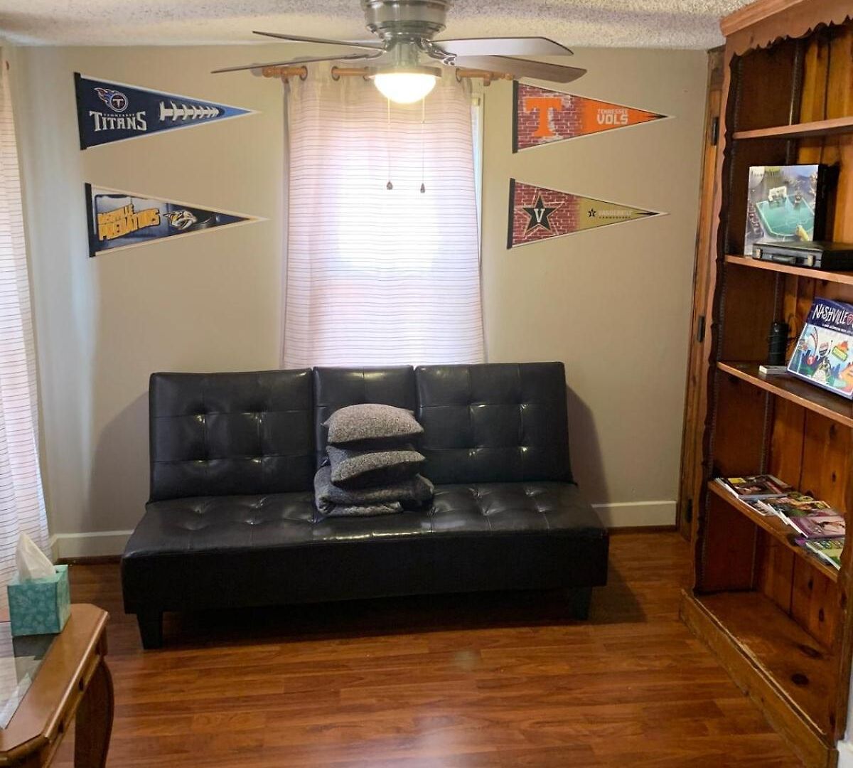Holiday home Away From Mlnutes! To Broadway & Stadium