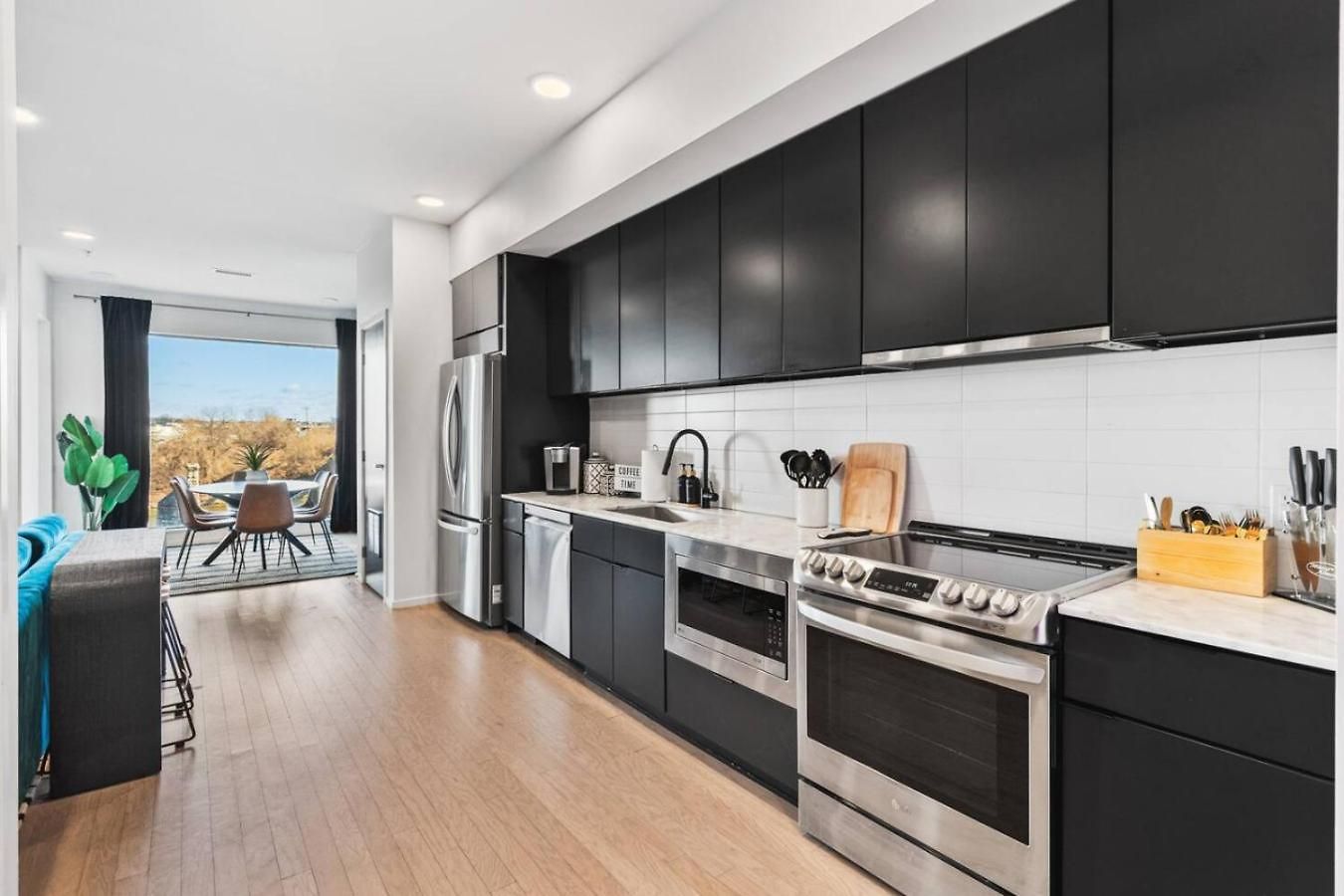 Riverfront Walk To Downtown With Garage Parking Holiday home Nashville