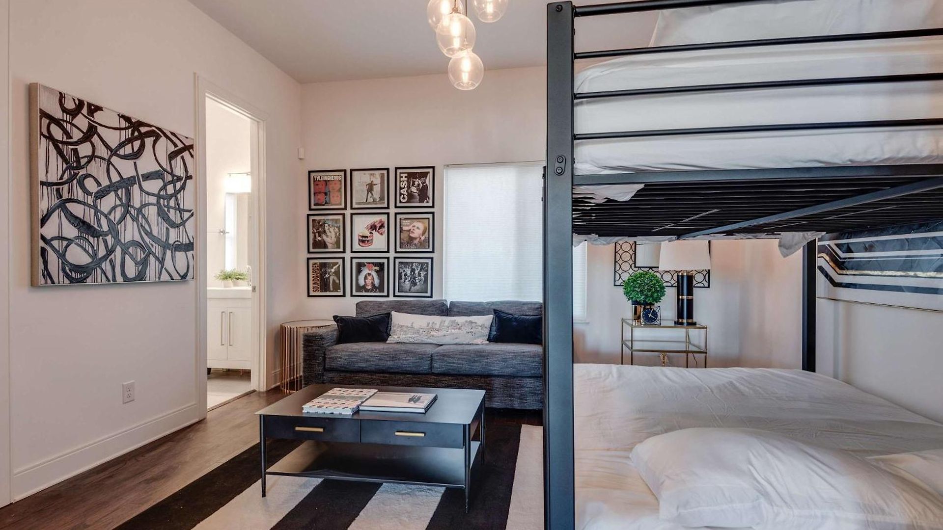 The Skyline Social - Retreat & Private Rooftop Holiday home *