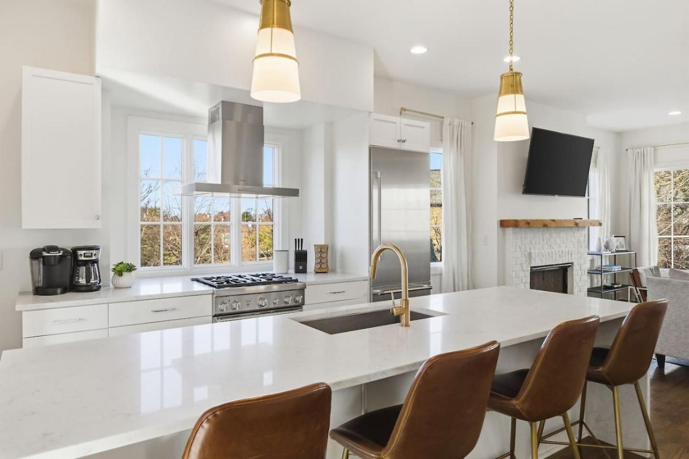 Near Vanderbilt And Belmont With Garage, Pool Table *