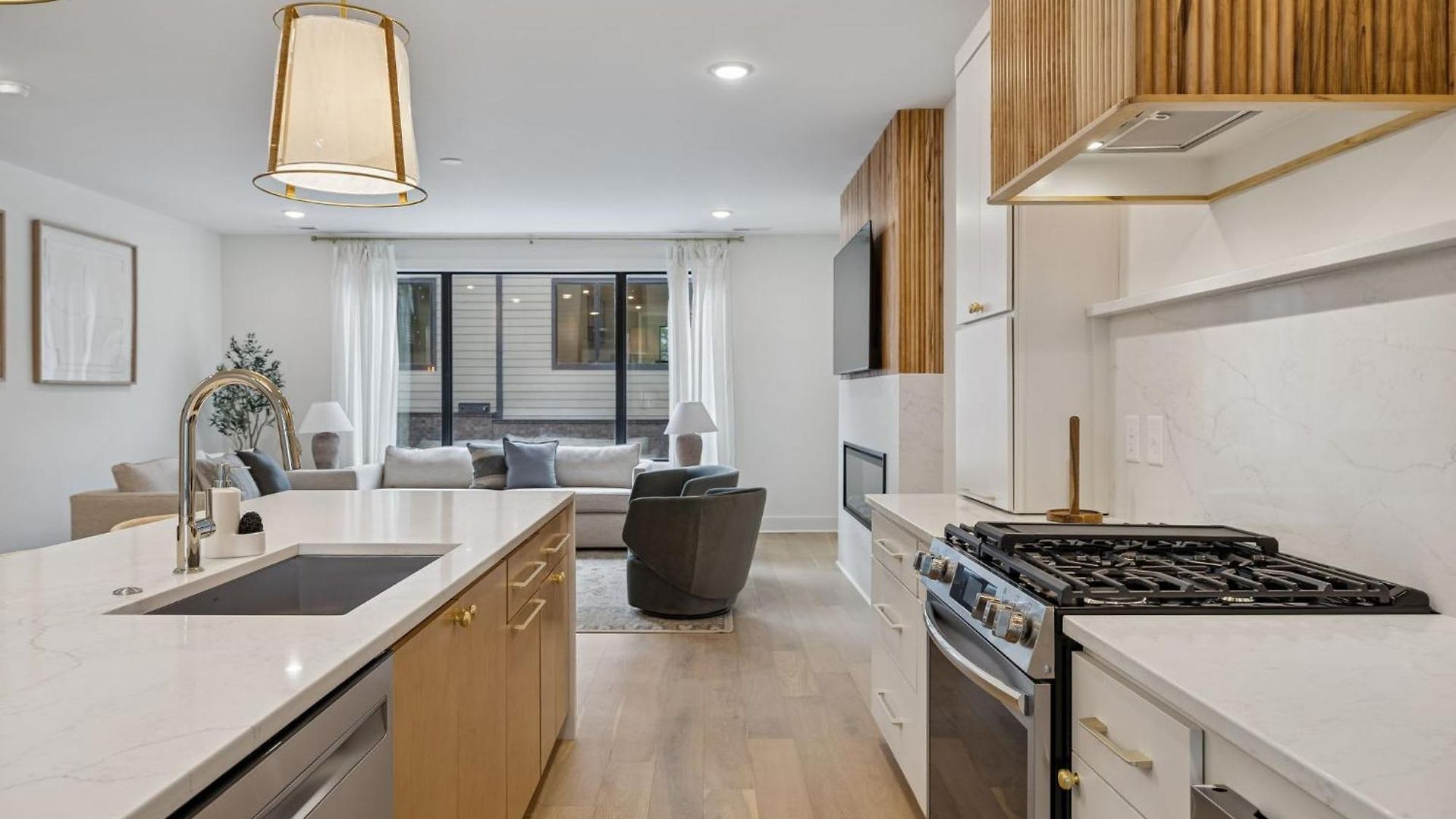 Chic Nash Townhouse Rooftop Patio And Views Holiday home *