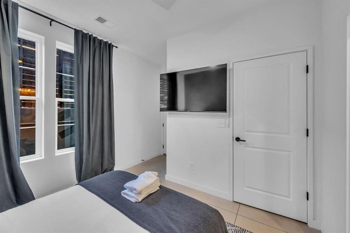 Stylish 5br Retreat W Rooftop Hot Tub * Nashville