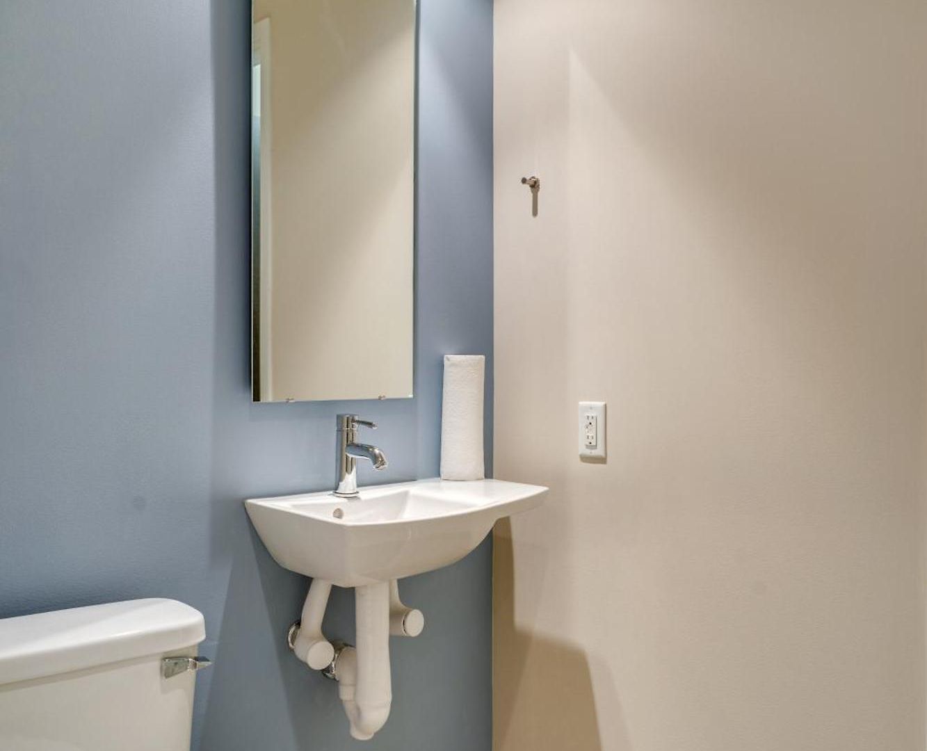 Floor Living 1br 30 Day Min With Rooftop Deck * Nashville